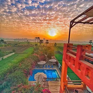 Nile Compound *** Luxor